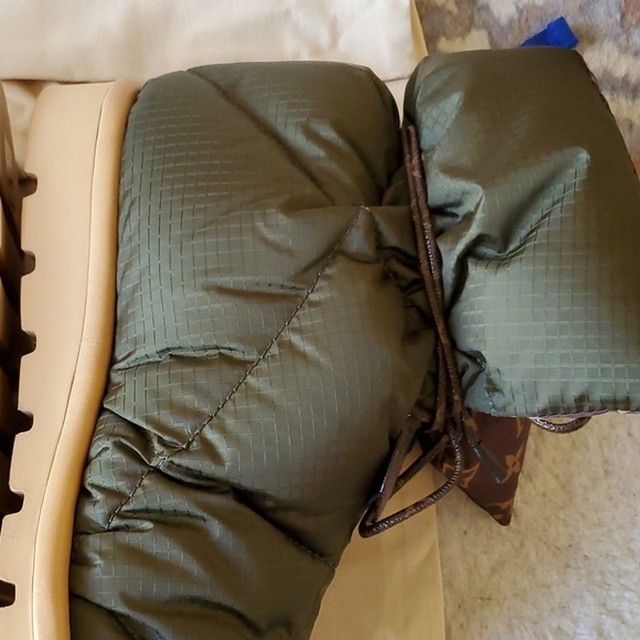 Louis Vuitton Pilloe Boot Green Quilted Water Repellent 9US or 39EU Monogram New - Picture 9 of 16